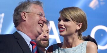 Taylor Swift's Dad Accused Of Assaulting Australian Photographer