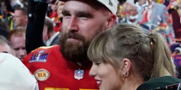 Travis Kelce And Taylor Swift’s Super Bowl Victory Smooch Is Making Us Swoon