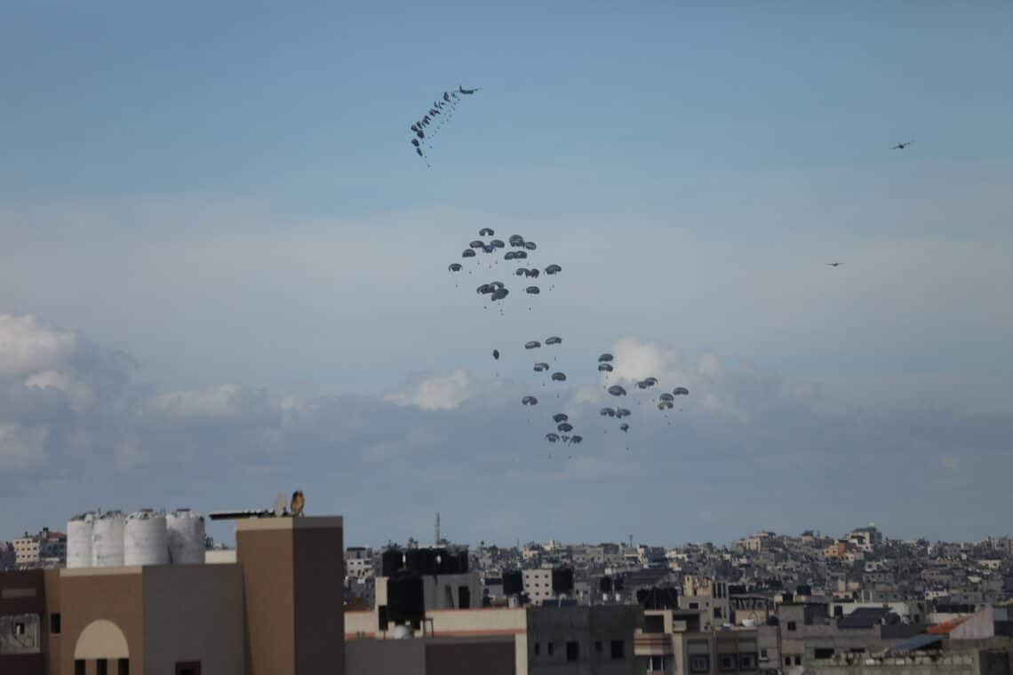 Gaza air drop mishap reportedly kills five, injures 10 as U.S., Jordan deny any involvement in incident