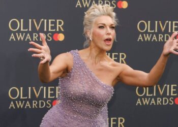 Hannah Waddingham Chews Out Photographer Who Makes Sketchy Request