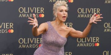 Hannah Waddingham Chews Out Photographer Who Makes Sketchy Request
