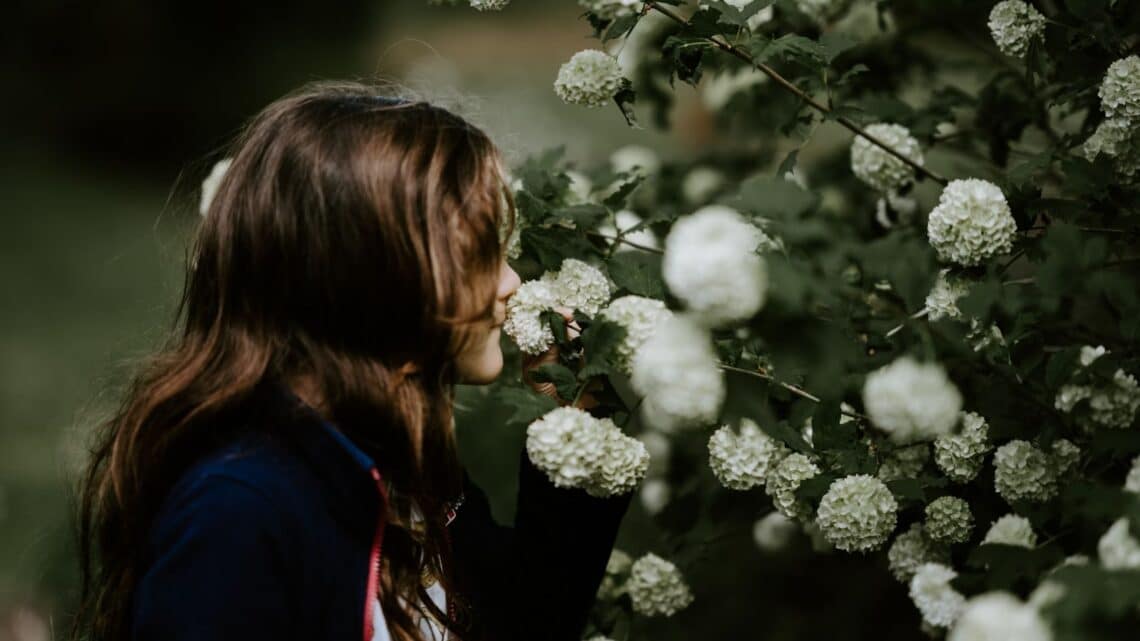 4 Ways to Be a More Carefree and Energetic Person 4 Ways to Be a More Carefree and Energetic Person