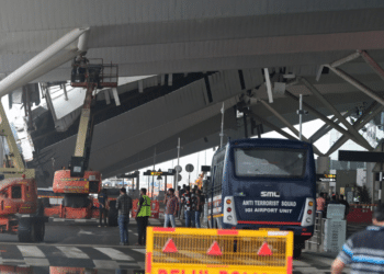 1 dead after severe rain causes roof collapse at India’s New Delhi airport