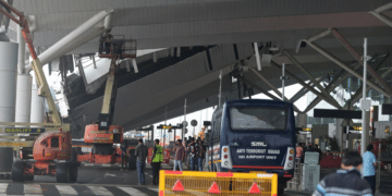 1 dead after severe rain causes roof collapse at India’s New Delhi airport