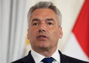 Conservative Austrian chancellor to stay in coalition with left-wing Greens