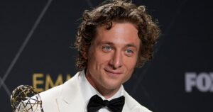 Jeremy Allen White Spills On How He ‘Really Embarrassed’ Himself Training With Chefs
