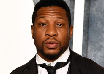 Jonathan Majors Tearfully Addresses Assault Conviction After Winning ‘Perseverance Award’