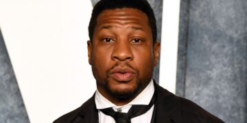 Jonathan Majors Tearfully Addresses Assault Conviction After Winning ‘Perseverance Award’
