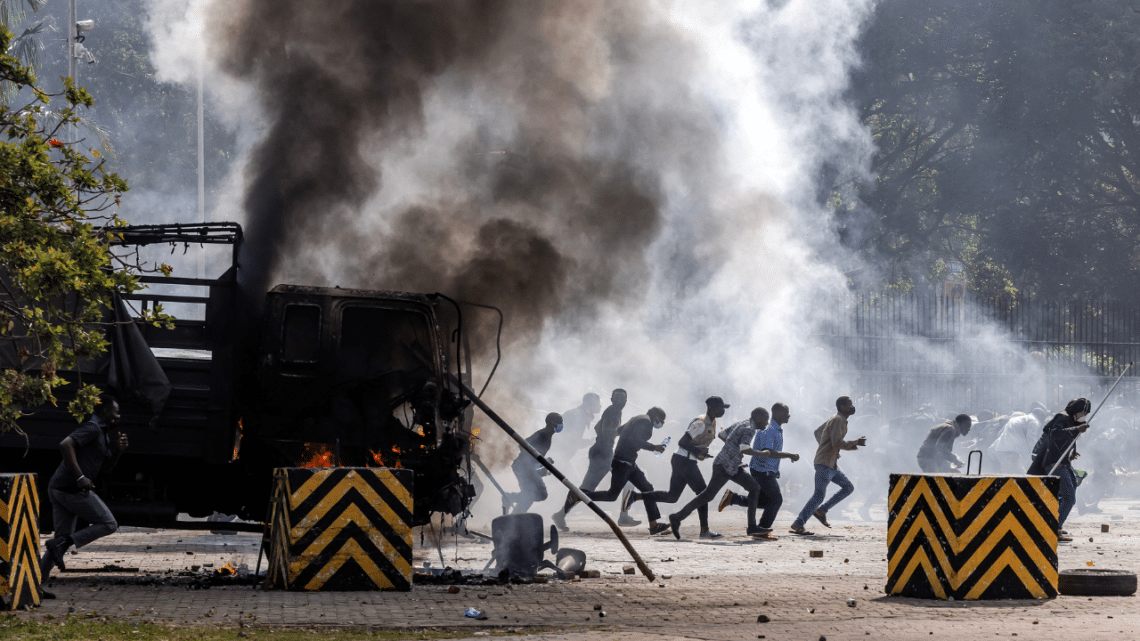 Kenyan police confront protesters after president withdraws tax increase bill