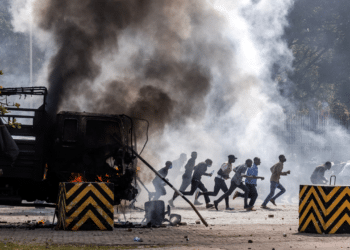 Kenyan police confront protesters after president withdraws tax increase bill