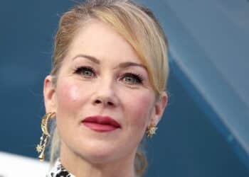 Christina Applegate Hilariously Lists ‘Love Island’ Pet Peeves