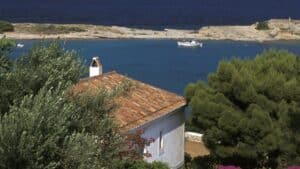 Tourist reportedly found dead on Greek island with mysterious head injury