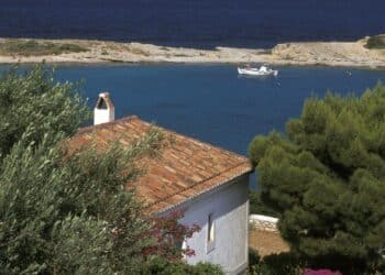 Tourist reportedly found dead on Greek island with mysterious head injury