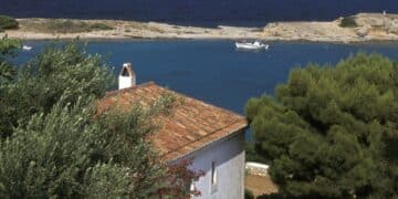 Tourist reportedly found dead on Greek island with mysterious head injury