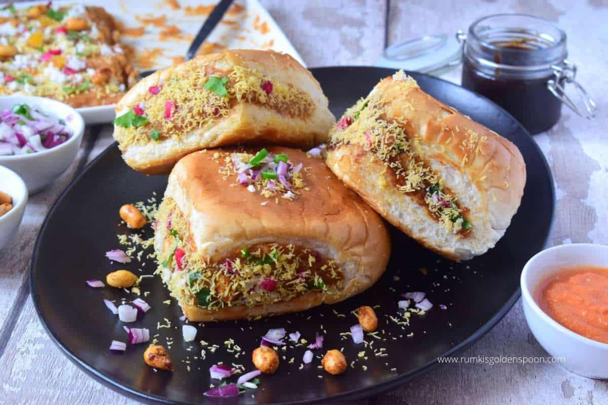 From Chaat To Vada Pav: 6 Best Indian Street Foods From Different States