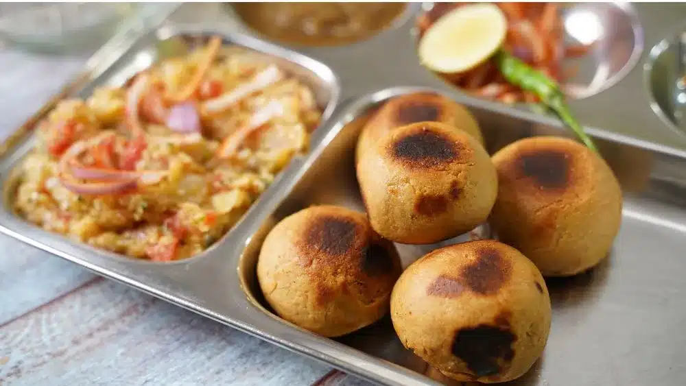 From Chaat To Vada Pav: 6 Best Indian Street Foods From Different States