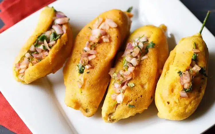 From Chaat To Vada Pav: 6 Best Indian Street Foods From Different States