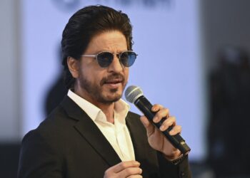 30 Iconic Shah Rukh Khan Dialogues For Every SRK Fan