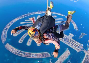 The World's Top 5 Locations For A Perfect SkyDive