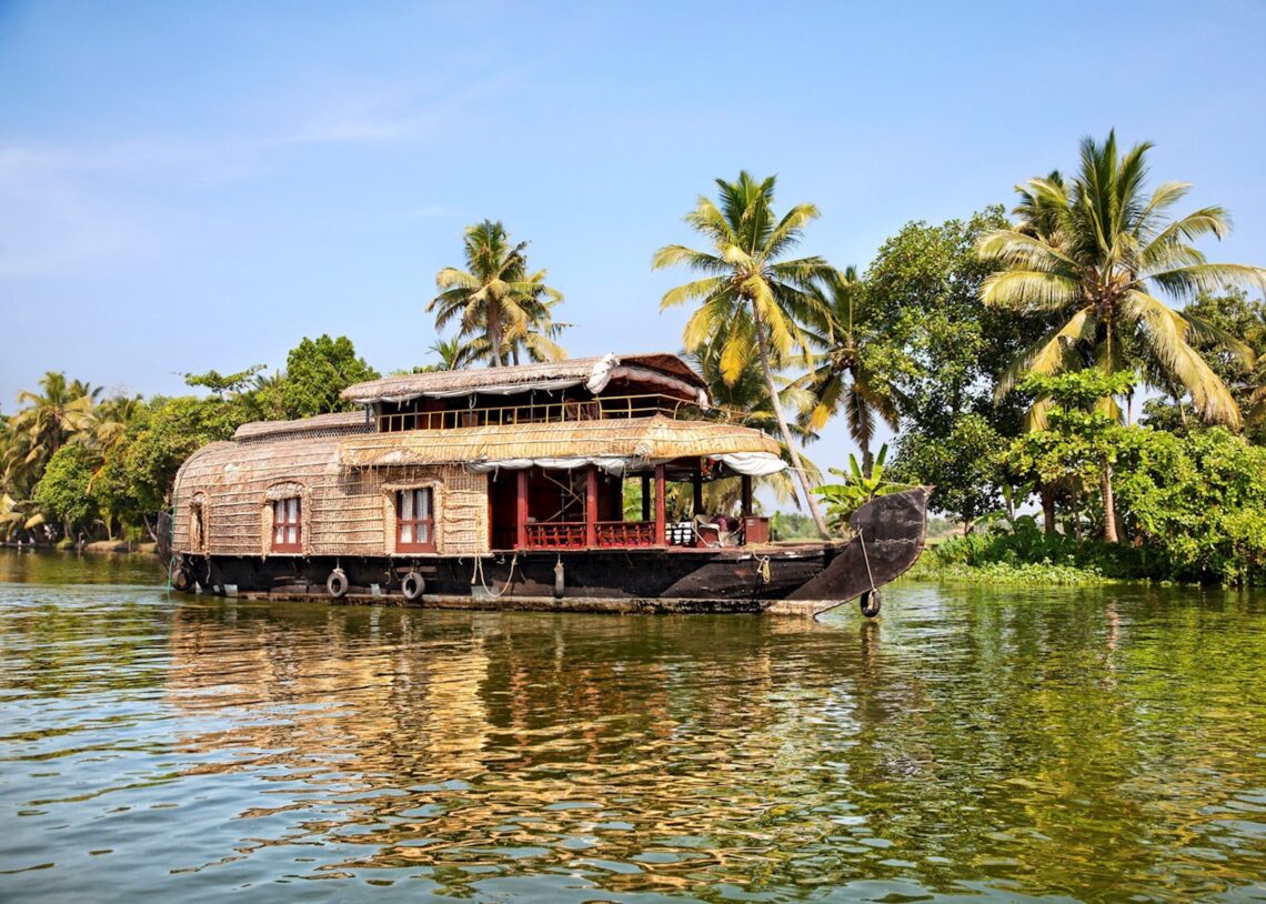 Backwaters Of India: 6 Exotic Destinations To Visit In Kerala Backwaters Of India: 6 Exotic Destinations To Visit In Kerala