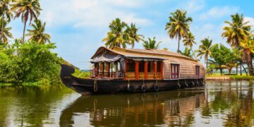 Top 5 Best Tourist Places To Visit In Kerala