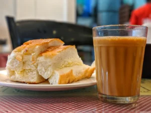 The 11 Best Street Food Places In Mumbai | Vada Pav Or Bun Maska?