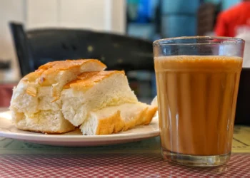 The 11 Best Street Food Places In Mumbai | Vada Pav Or Bun Maska? The 11 Best Street Food Places In Mumbai | Vada Pav Or Bun Maska?