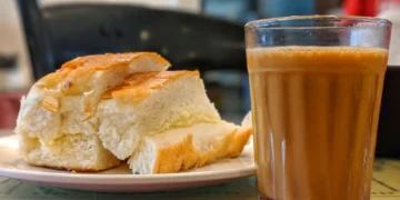 The 11 Best Street Food Places In Mumbai | Vada Pav Or Bun Maska?