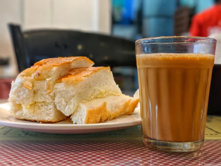 The Second Angle Magazine The 11 Best Street Food Places In Mumbai | Vada Pav Or Bun Maska?