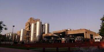 Fresh milk being poured at a dairy, illustrating the Amul cooperative case study