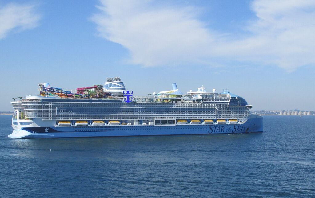 Top 10 Biggest Cruise Ships in the World in 2026, Ranked Royal Caribbean's Icon of the Seas, one of the biggest cruise ships in the world in 2026