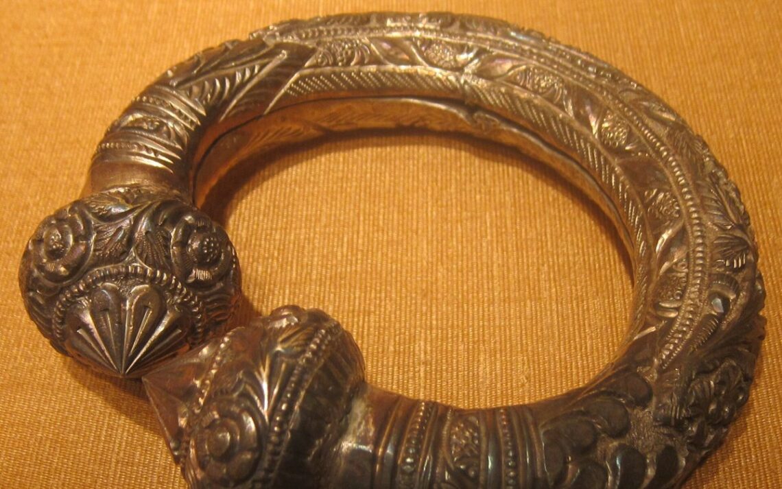How to Clean Silver at Home: Foil, Baking Soda and More How to clean silver at home: traditional Indian silver anklet