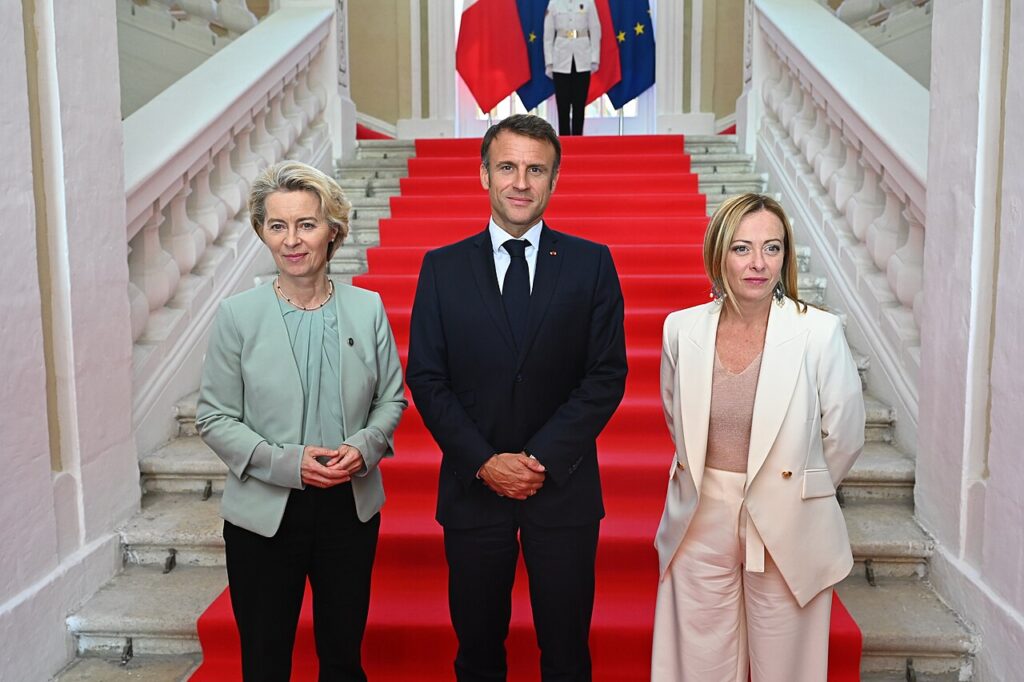 Italian Prime Minister Giorgia Meloni and French President Emmanuel Macron at a summit meeting