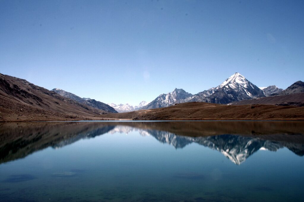 Spiti Valley Travel Guide: Best Time, Routes and Permits Chandratal lake surrounded by bare mountains in Lahaul and Spiti
