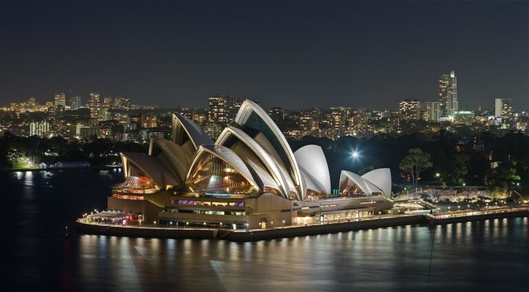 Clock face with the Sydney skyline in the background marking daylight saving in Australia