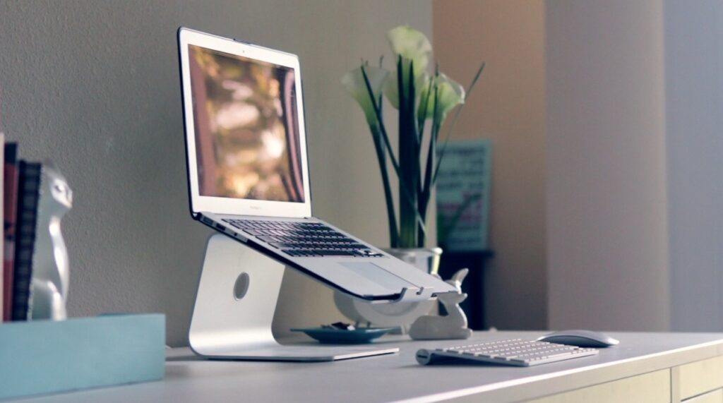 aluminium laptop stand, one of the useful gadgets for everyday life