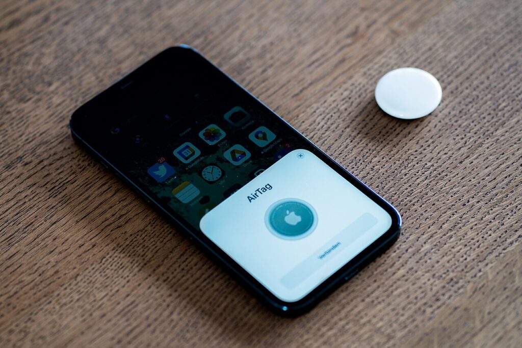 Bluetooth item tracker, one of the useful gadgets for everyday life